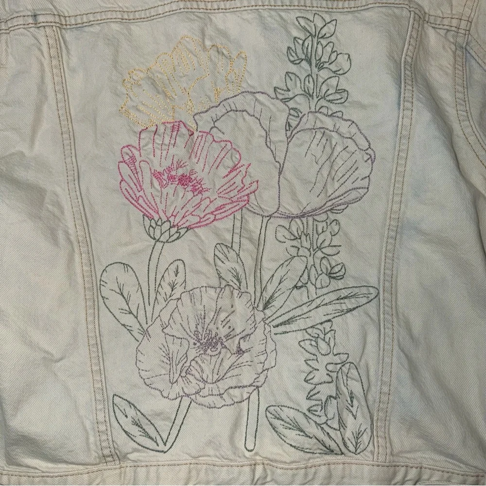 Levi's Ex-Boyfriend Trucker Jean Jacket with embroidered floral detailing M - Picture 6 of 7